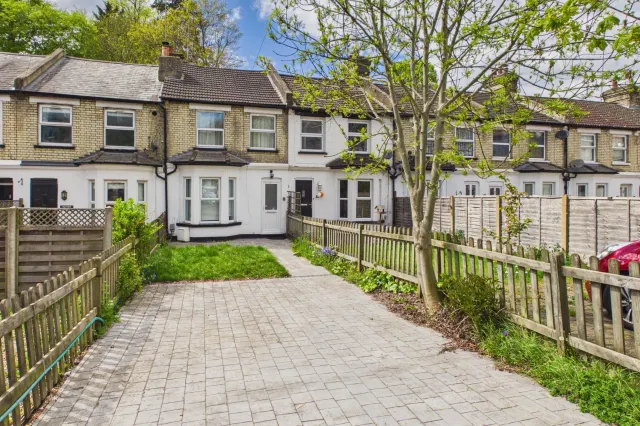 Glenview Gardens, Boxmoor, HP1, photo 1