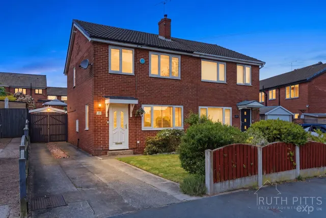 Photo 2 — Beech Crescent, Castleford, WF10