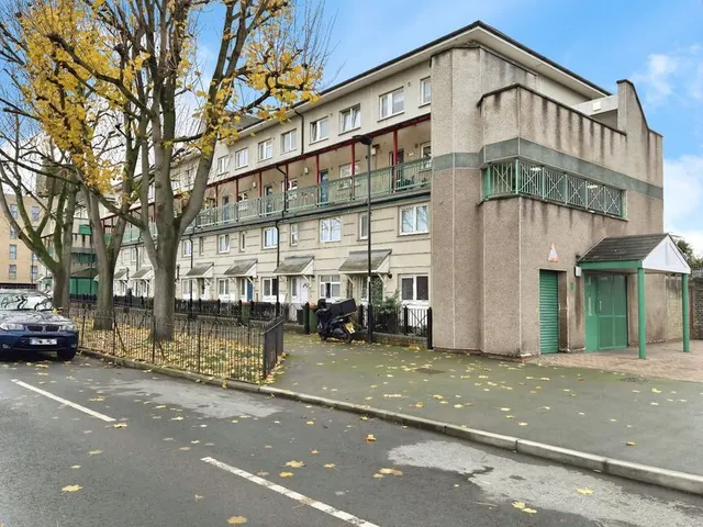 Ivy Road, London, E16, photo 3