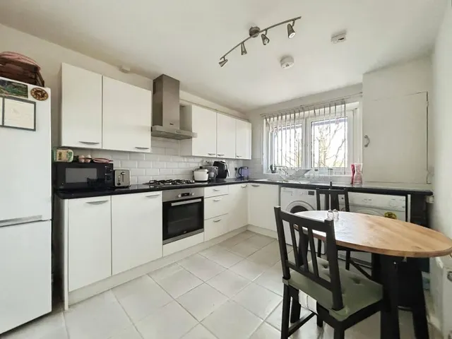 Ivy Road, London, E16, photo 1