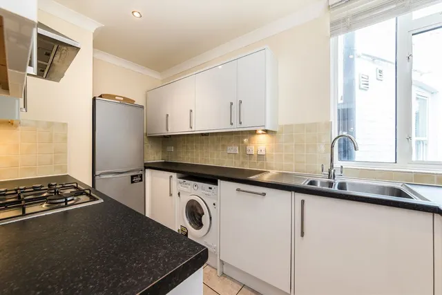 Berrymede Road, W4, photo 3