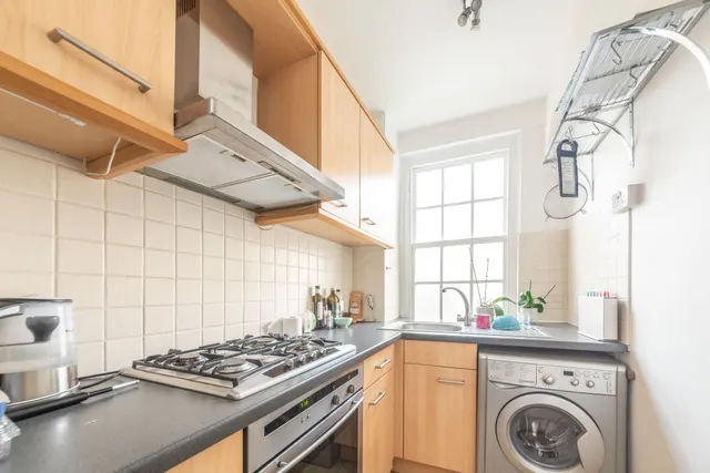 Photo 3 — Flat 20 Eton Hall, Eton College Road, London