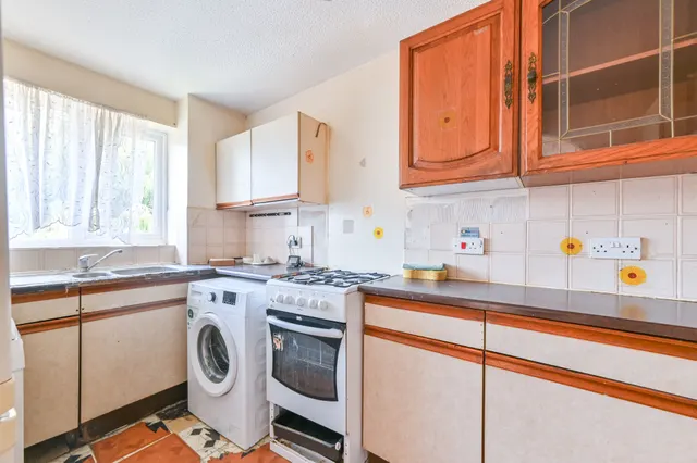 21 Brewery Close, Wembley, photo 1
