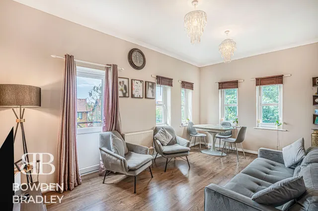 Glandford Way, Romford, RM6, photo 1