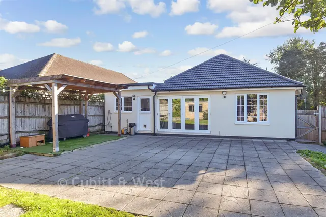 The Close, Ashington, RH20, photo 2