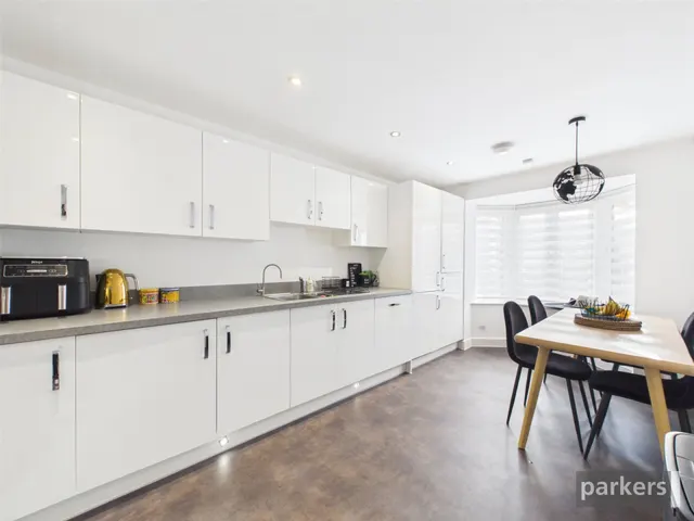 Fir Tree Road, Woodley, RG5, photo 2