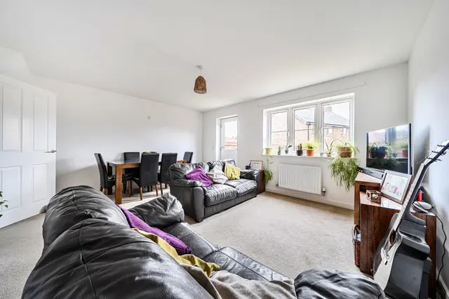 Chapel Drive, Aston Clinton, HP22, photo 3