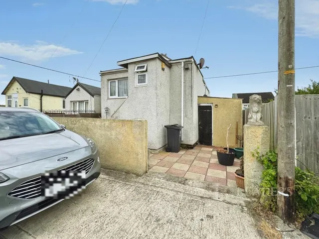 Austin Avenue, Jaywick, CO15, photo 1