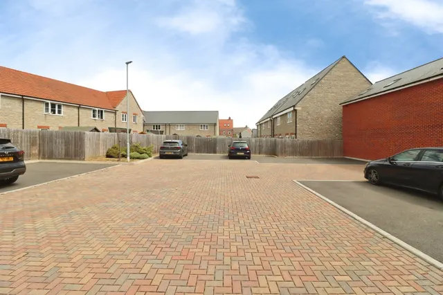 Photo 3 — Harebell Road, Emersons Green, Bristol