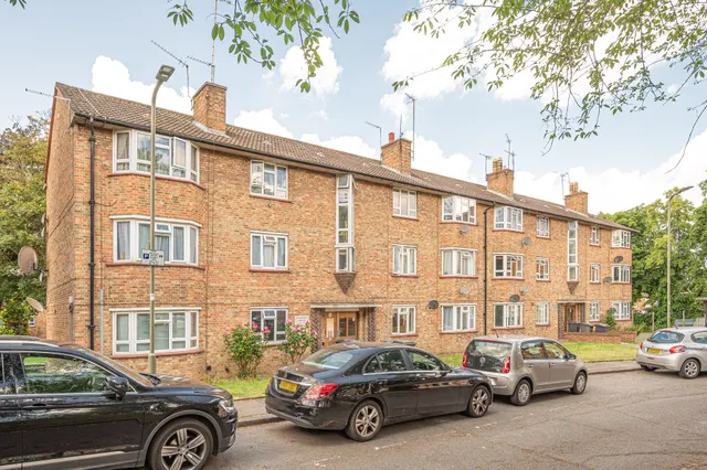Flat 87 Longberrys, Cricklewood Lane, London, photo 1
