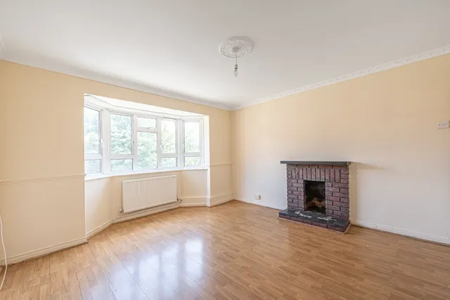 Photo 2 — Flat 87 Longberrys, Cricklewood Lane, London
