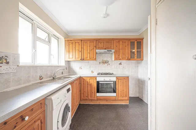 Photo 3 — Flat 87 Longberrys, Cricklewood Lane, London