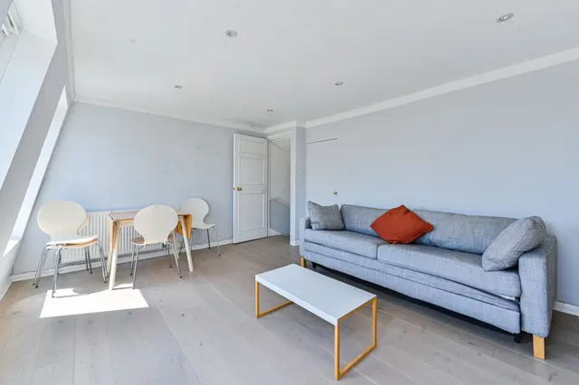 Photo 3 — Top Floor Flat, 93 Stephendale Road, London