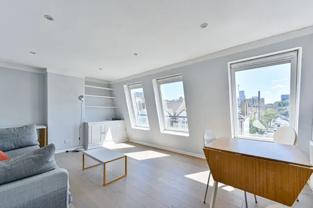 Photo 2 — Top Floor Flat, 93 Stephendale Road, London