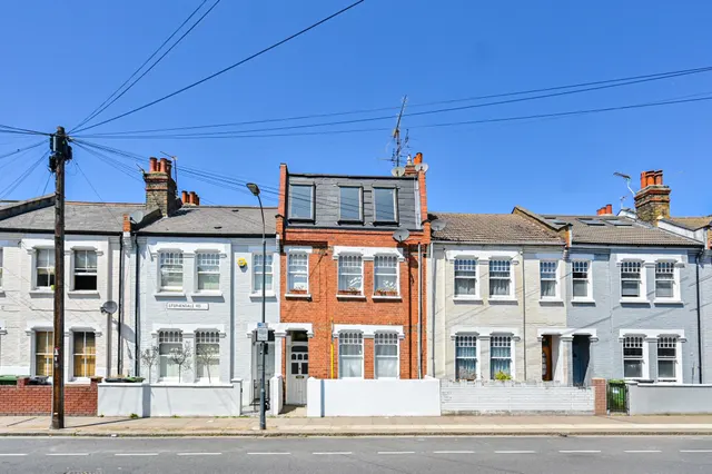 Top Floor Flat, 93 Stephendale Road, London, photo 1