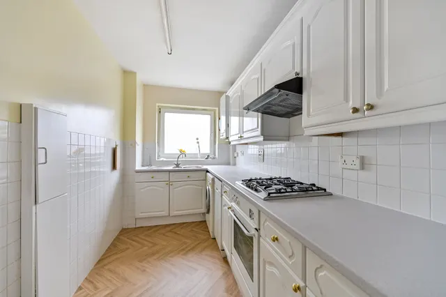 Surbiton, KT6, photo 2