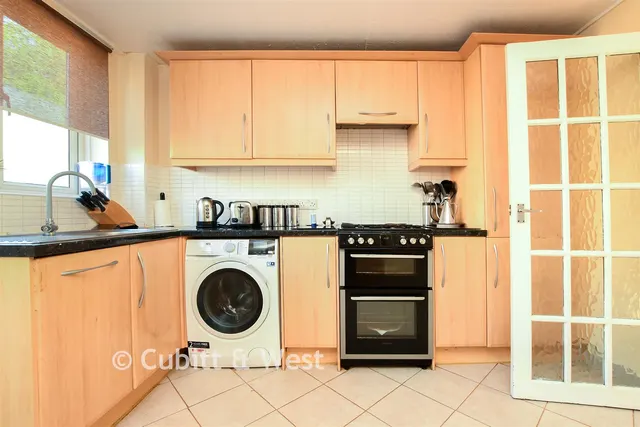 Baxter Avenue, Redhill, RH1, photo 3