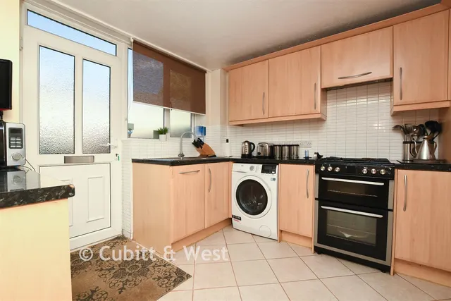 Baxter Avenue, Redhill, RH1, photo 2