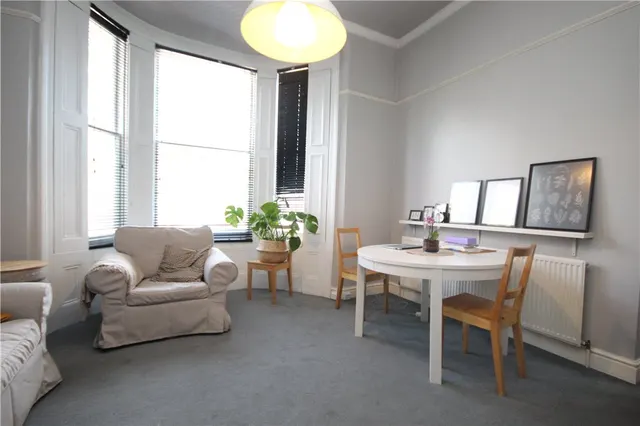 Askew Road, London, W12, photo 1