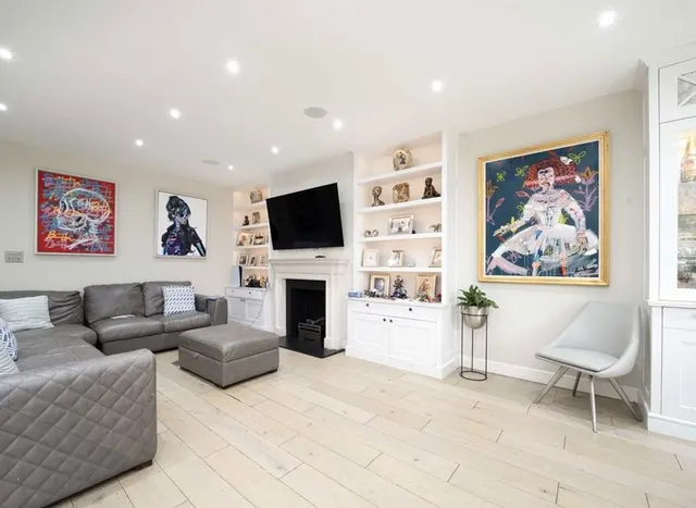 Photo 2 — Chara Place, Chiswick, W4