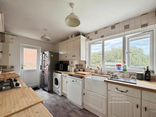 Hornbeam Close, Newport, PO30, photo 3