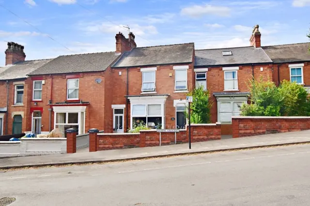 Queens Crescent, Lincoln, photo 1