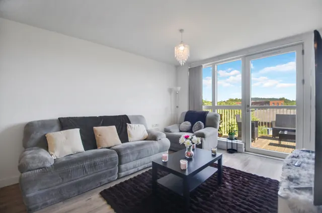 Photo 3 — Flat 405, Perkins House, 36 Tudway Road, London