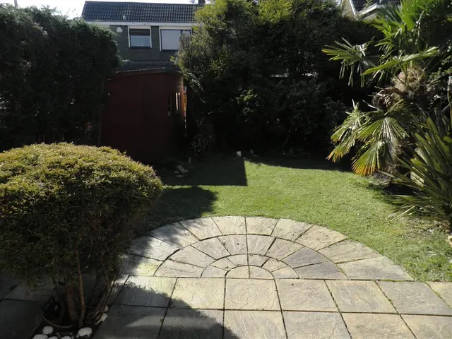 Greenlea Road, LS19, photo 2