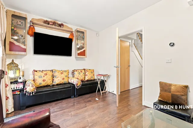 Reservoir Way, Hainault, IG6, photo 3