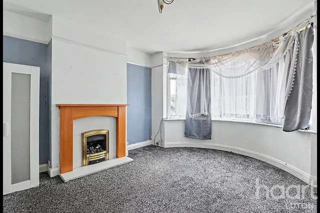 Old Bedford Road, Luton, LU2, photo 2
