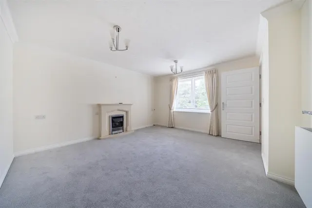 Branksomewood Road, Fleet, GU51, photo 2