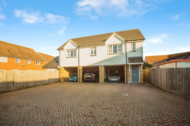 Spire Way, Rochester, photo 1