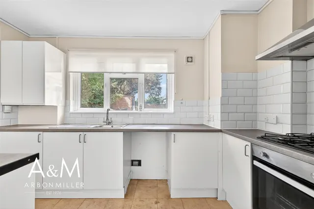 New North Road, Hainault, Essex, Ilford, IG62UY, photo 1