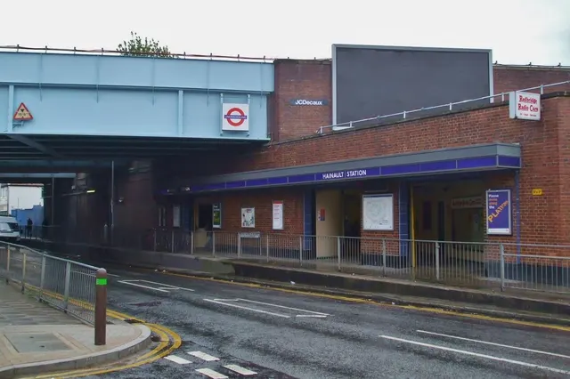 Photo 3 — New North Road, Hainault, Essex, Ilford, IG62UY