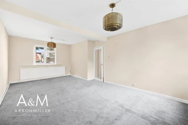Photo 2 — New North Road, Hainault, Essex, Ilford, IG62UY