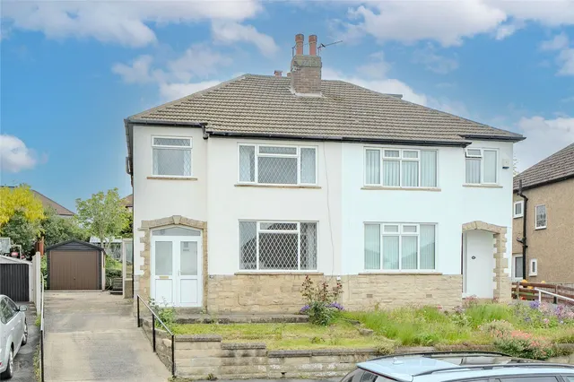 Carr Manor Crescent, Moortown, LS17, photo 1