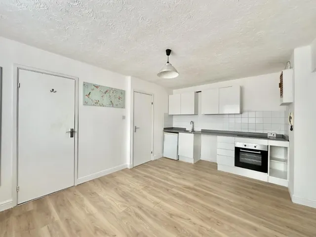 Photo 3 — Willenhall Drive, Hayes, UB3 2UX