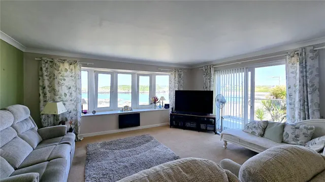 Cemaes Bay, LL67, photo 3