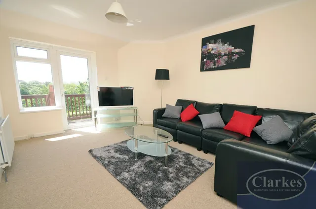 Heathfield Avenue, Wallisdown, photo 3