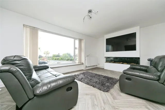 Bay View Road, Benllech, LL74, photo 3