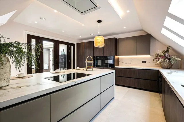 Apartment 8 Wildacre, Northwood, Hertfordshire, HA6 3EY, photo 1