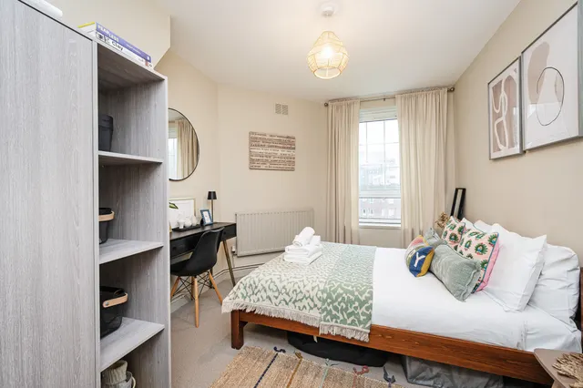 Photo 3 — 24 Spelman House, Spelman Street, London