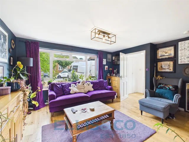 Mount Avenue, Yalding, ME18, photo 3