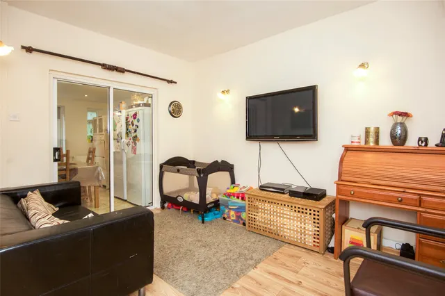Photo 2 — Annesley Avenue, London, NW9 5EG