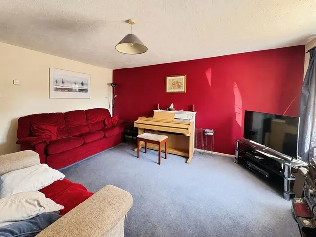 Photo 2 — Gloster Close, Ash Vale, Surrey, GU12 5SS