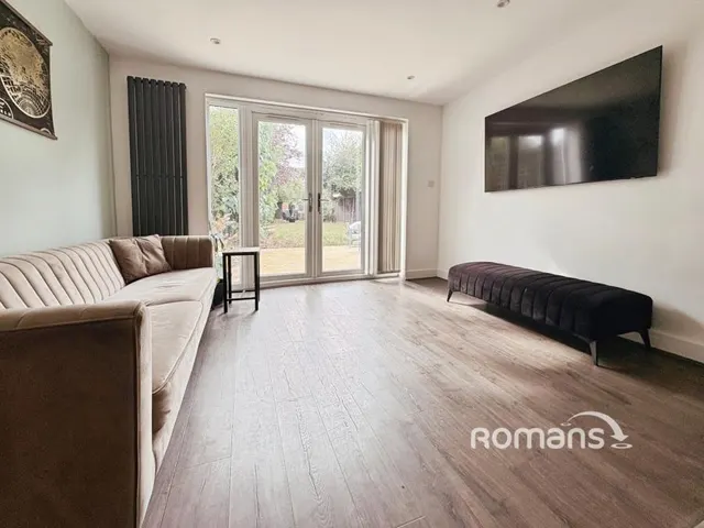 Willow Lane, Blackwater, GU17, photo 2