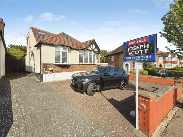 Stoneyfields Gardens, Edgware, HA8, photo 1