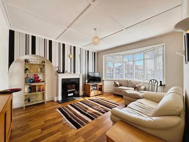 Stoneyfields Gardens, Edgware, HA8, photo 2