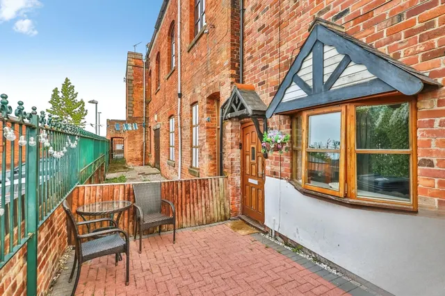 Charlotte Court, Eastwood, NG16, photo 1
