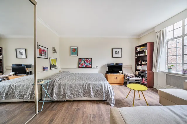 Photo 2 — 25 Daver Court, Chelsea Manor Street, London